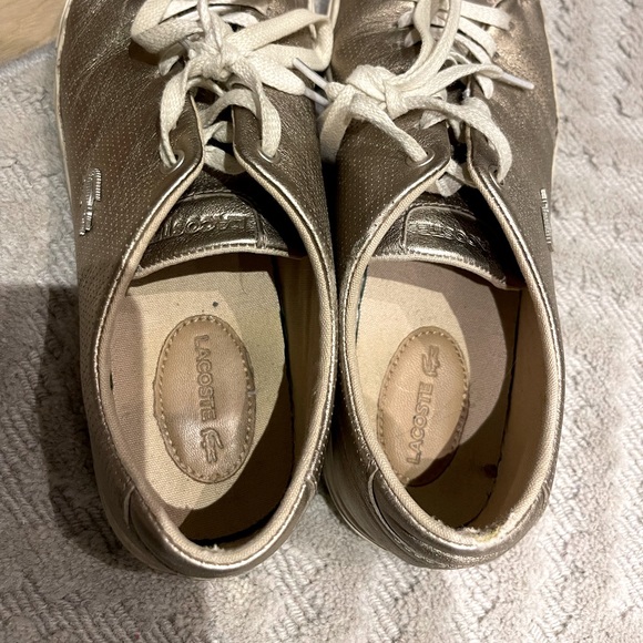 Lacoste Showcourt Lowrise Sneaker - gold size 8 - Picture 6 of 7